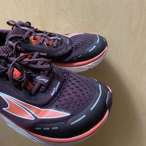 Altra zero drop womens size 8.5 running shoes
